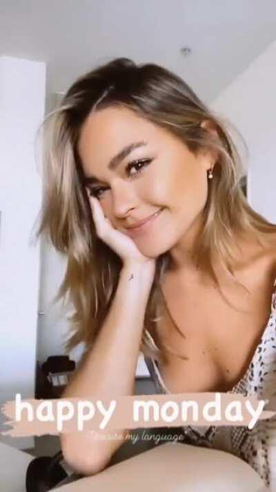 Cleavage in slow mo✨ nsfw