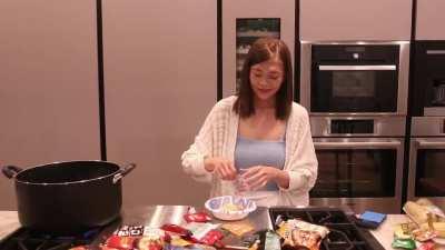 Toast asks Miyoung some questions lol