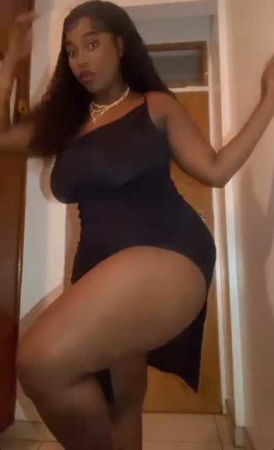 She Soo Thick 🍑💦👅😍