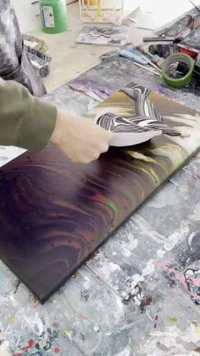 Dustpan pour gives a super trippy effect 😁😁😁😁😁 Tap here for more of my sh*t:  