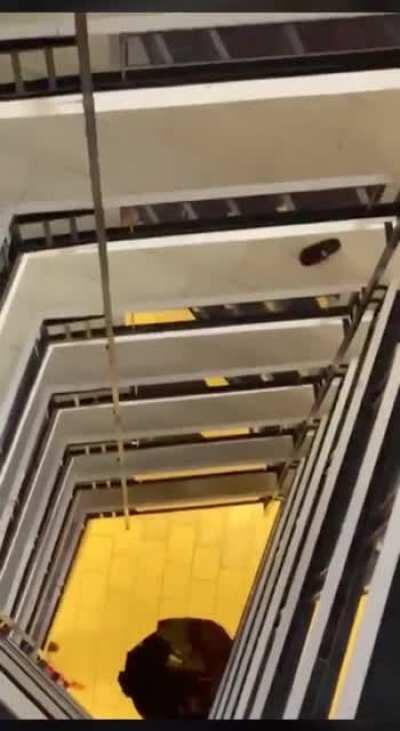 Man trying to escape the police, fell from the 6th floor (nsfw)