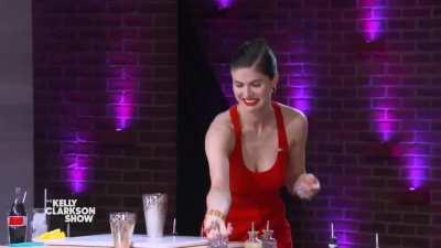 Alex gets behind the bar (Kelly Clarkson Show 01/04/23)