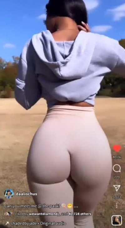 i have never ate ass before but I would love to eat her ass