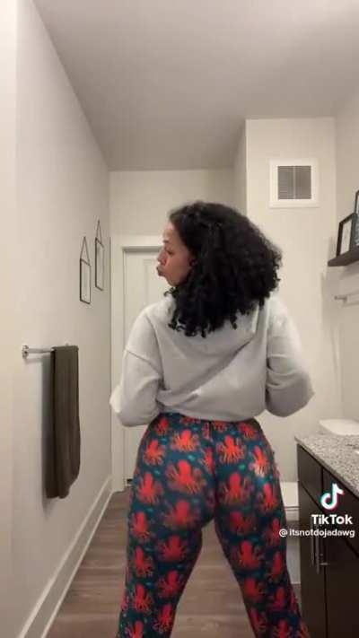 Soft & Jiggly No.582 (Wooow)😍🍑