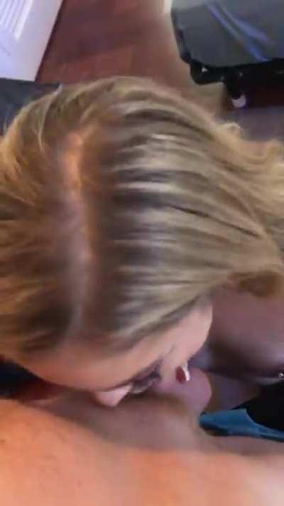 Nympho slut deepthroats