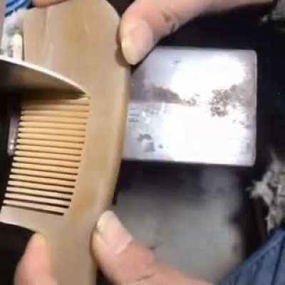 Cutting guide for combs