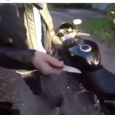Guy tries to steal bike with a knife