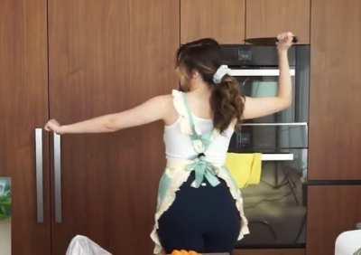 🏃‍♀️🔪🍑