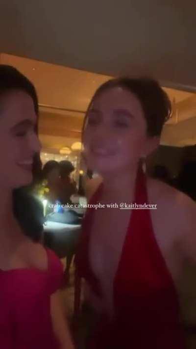 Zoey Deutch & Kaitlyn Dever