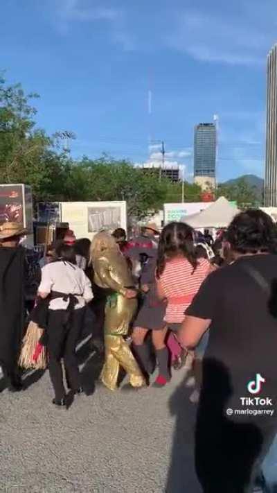 This is what the boys are missing out by not coming to México in their 