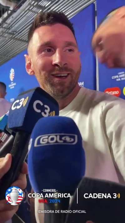 Orgasmo! El dibu le besa la buca a Messi y lo hace acabar en seco. 