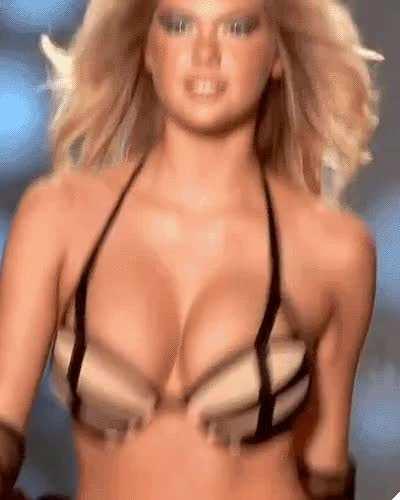 Kate Upton bouncing