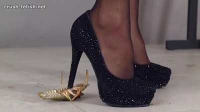 Oh the memories, back in the day when xxxfetish-media started, this was one of my favourites… the mask adds a little intrigue to it all don’t you think?