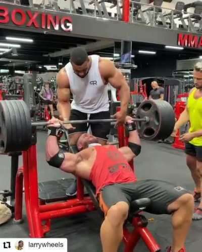 Dude tears his pectoral muscle off the bone