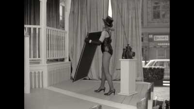 Elizabeth Olsen in WandaVision S01E02