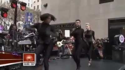 Uj felvétel - Lose My Breath +Last Friday Night + Whatcha Think About That (Live InKoi)