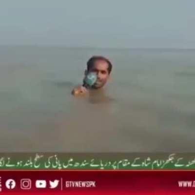 Abicim acaba mikrofonuna su kaçmış olabilirmi🤨🤔🤔🧐🧐