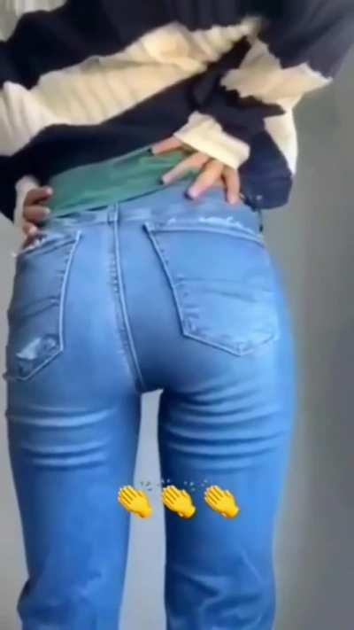 Jenna teasing her tight ass 