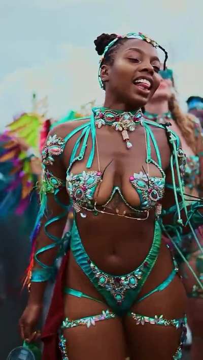 Inside the ropes @kravetheband kadooment day!