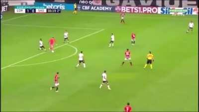 Não sei o que é pior: o Volpi falhando, o Camacho perdendo o gol feito ou o Daniel Alves caindo do nada kkkkkkkkkkkkkkkk