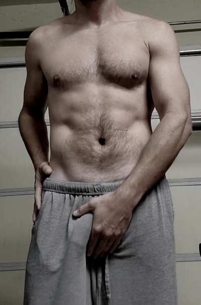 Little break from the workout [m]