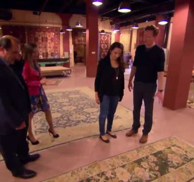 Sona steps on spider