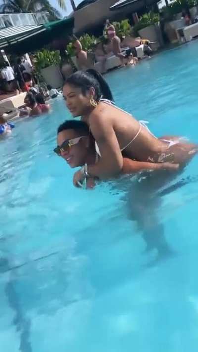that ass looked crazy when she hopped on his back😍🤦🏻‍♂️