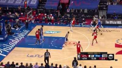 [Highlight] Trae Young behind the back nutmegs Matisse Thybulle to find John Collins for 3