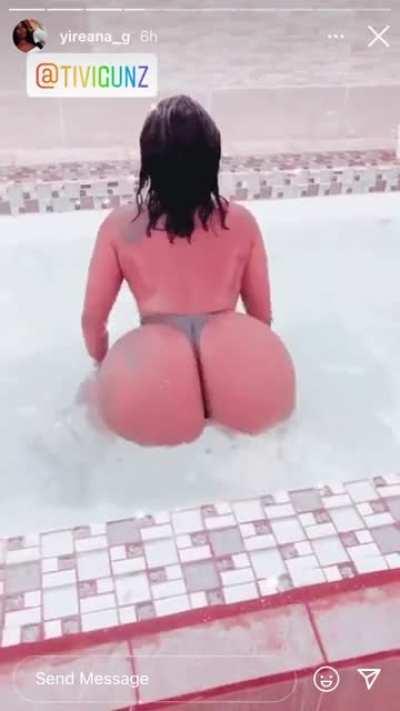 Booty bouncing all of over