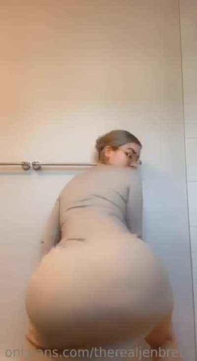 Jenbretty twerk