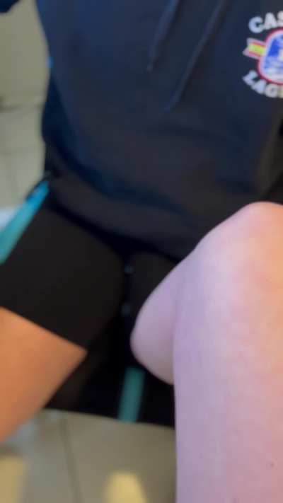 Smacks and stomps while he works 🥰