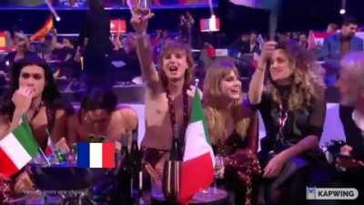 Voilà, amis français. Voilà.