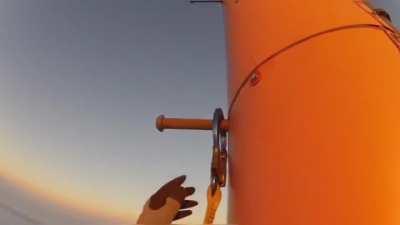 This is how the application for the job that offers the best salary ends ...