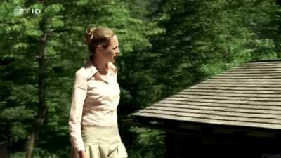 Anneke Schwabe - In den besten Familien (DE2012) - Outdoor shower in the hills