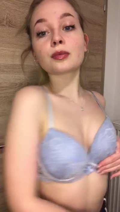 Its cold outside..but i am still hot under this jacket 😇