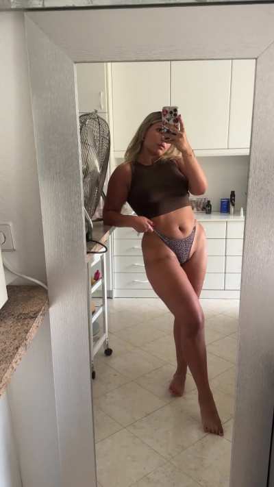 wanna come and say HI to this girl next door