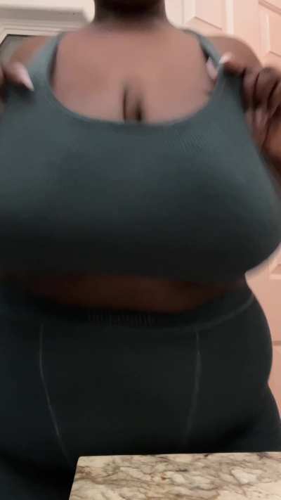 Supersized milkers 😻