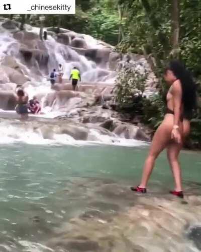 Chin3s3 Kitty - DaBoomBoomRoom