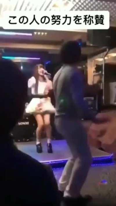 When simping actually gets you the girl ¬‿¬