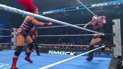 ZaRuca taking turns choking Alexa Bliss last night (SD 10/17/25)