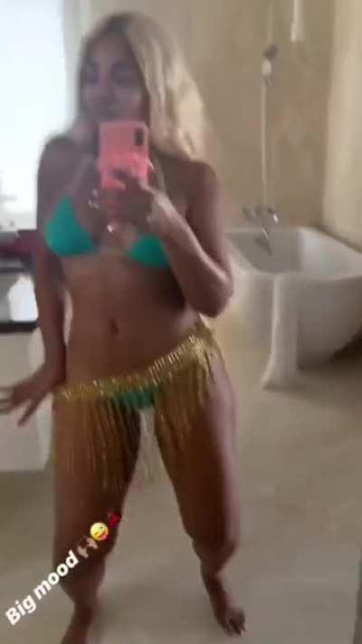 Ashanti sexy body