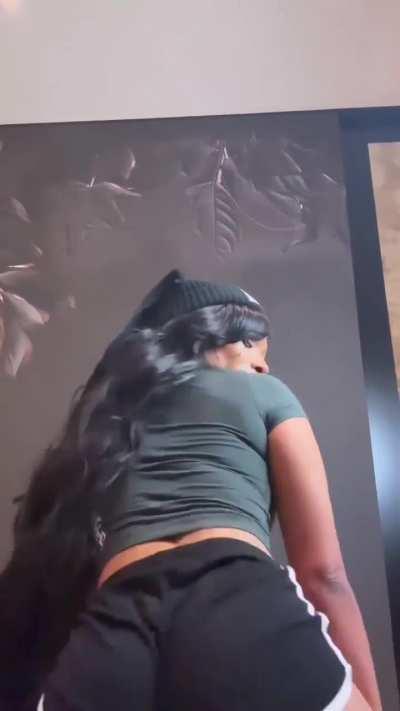 Megan Thee Stallion x Latto Twerk 