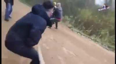 Псковская область. Удобный поворот для парковки.