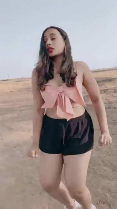 Look at those meaty thighs shaking 😋💦💦🍗🍗 Ig- vineesha dcosta (new)