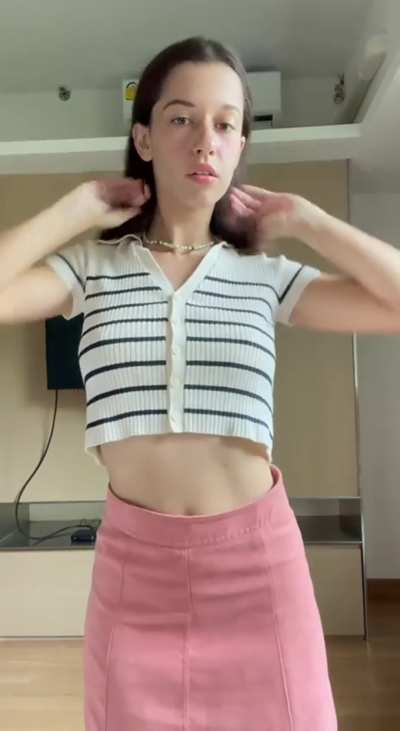 Curve that speaks with clothes on, can you agree