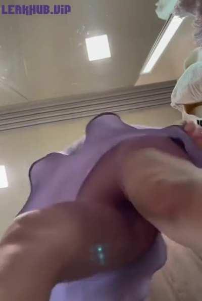 Fit Girl in Changing Room🥵