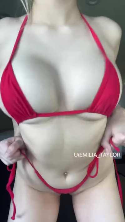 Happy Monday from me and my bouncing DDD’s! 🥰