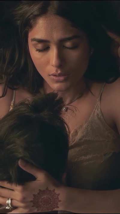 Mrunal Thakur Hot Scene 🔥🥵