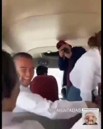 La diputada Nay Salvatori de MORENA (obvio), mofándose de la situación de seguridad en el transporte público para hacerse la graciosa con el resto de los puercos que van abordo. Igual de indolente que el narcodictador mofándose de las masacres.