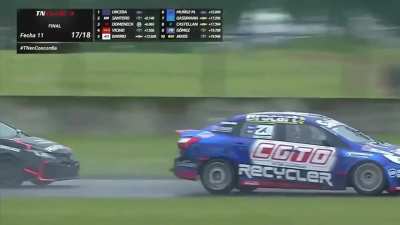 Tremendo final de la Clase 3 del turismo nacional en Concordia entre Jose Manuel Urcera (Ganador) y Julian Santero